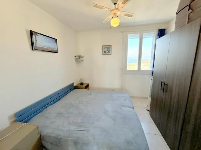Agreable Pour 4 Personnes Avec Piscine Collective 4mar207 *